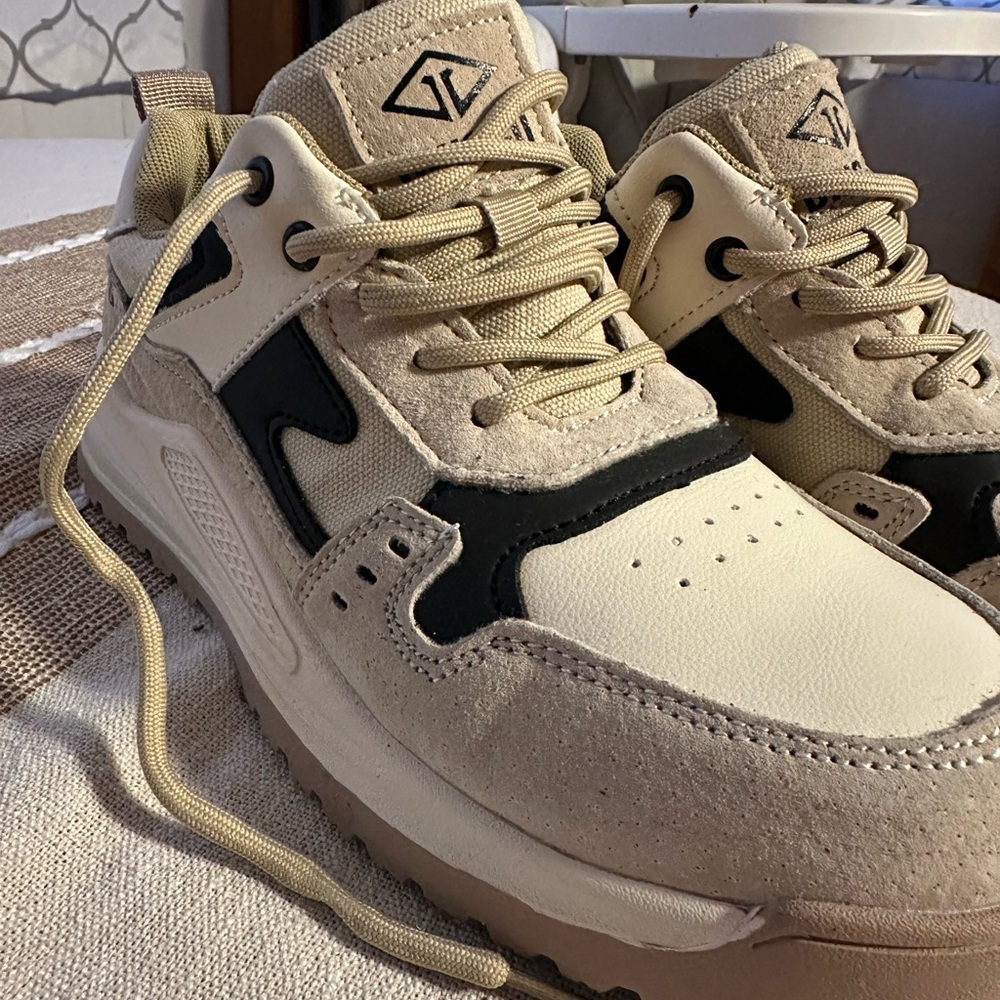 Dingo Steel Toe Beige and Black Women's Sneakers